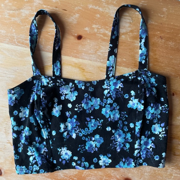 ⚡️2/$20 GARAGE floral crop tank top - Picture 1 of 5